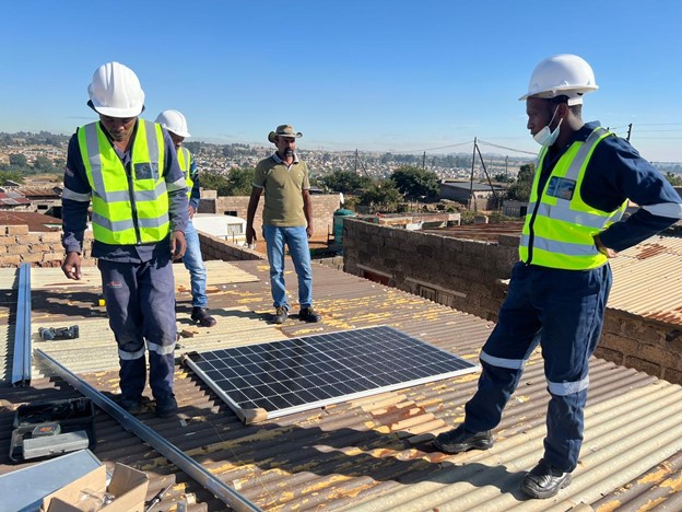  Workers installing solar PV rooftop in eMalahleni. Image - Chris Louw